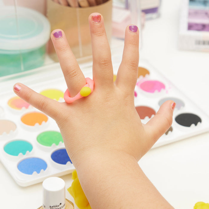 manucurist - Nail Polish Set - Wash Off - Betty Stella Scarlett - Lifestyle Cut 2