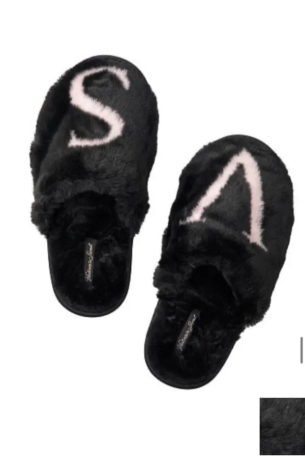 Pantuflas con piel sintética y puntera cerrada talla 36