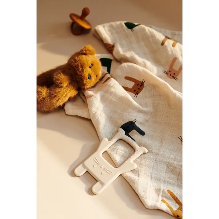 Liewood - Teddy - Binnie - Bear/Golden Caramel - Lifestyle Cut 1