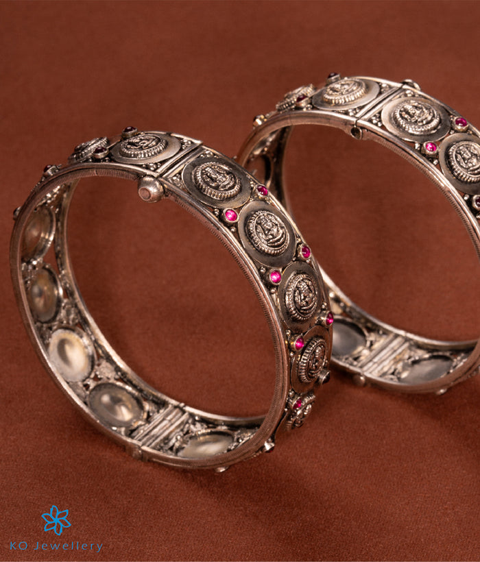 The Aryahi Silver Lakshmi Coin Openable Kada Bracelet-Single(Oxidised/Size 2.2/2.4/2.6/2.8)
