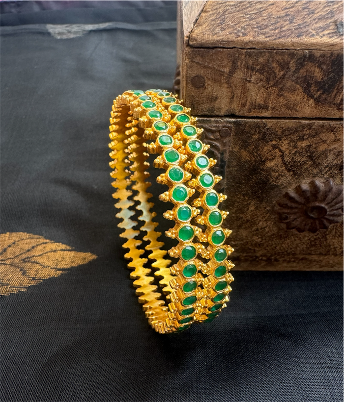 The Pragya Silver Kemp Green Bangle-Single (Red/Size 2.2/2.4/2.6/2.8)
