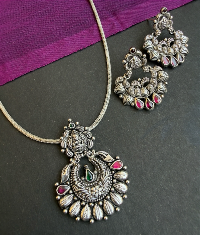 The Vihitha Silver Necklace