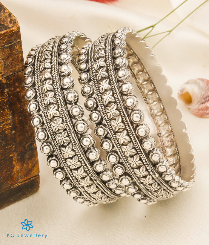 The Vilasa Silver Bangle-Single (Size 2.2/2.4/2.6/2.8)