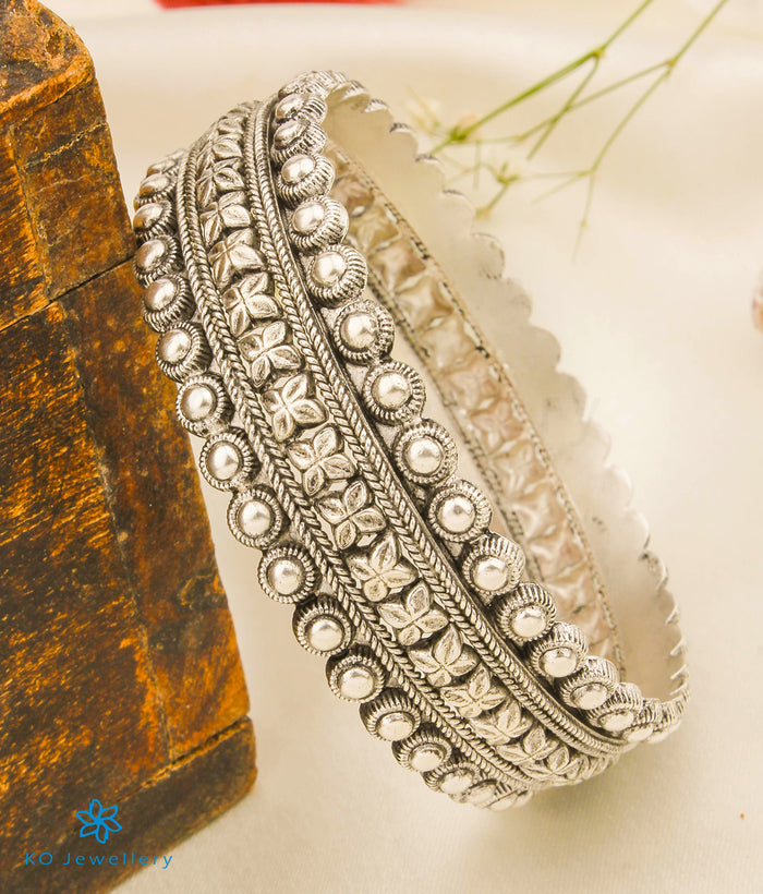 The Vilasa Silver Bangle-Single (Size 2.2/2.4/2.6/2.8)
