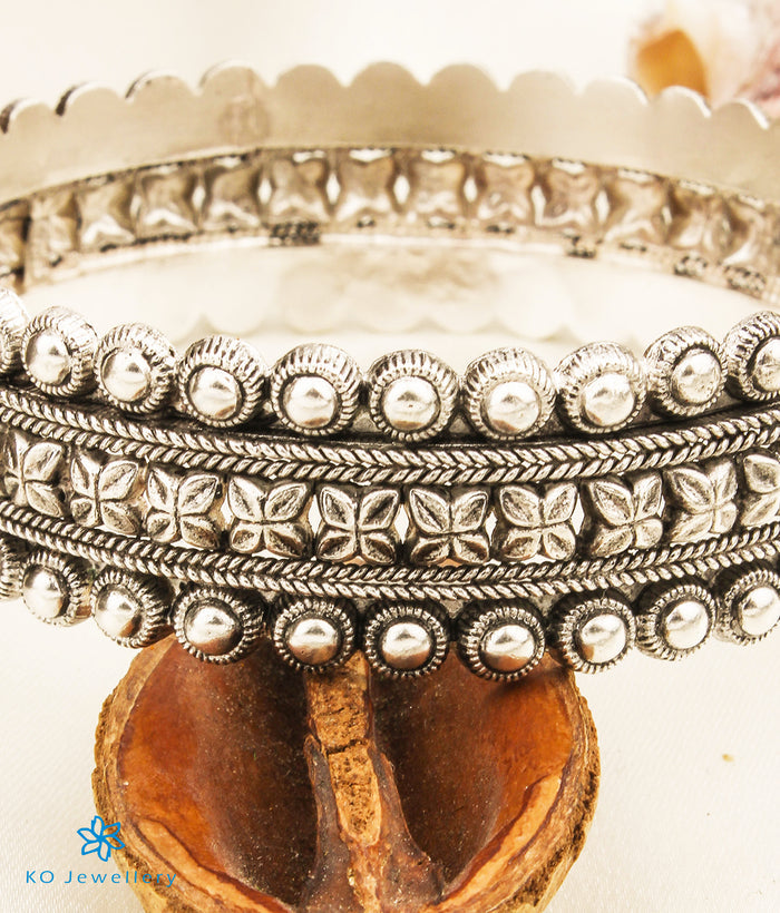 The Vilasa Silver Bangle-Single (Size 2.2/2.4/2.6/2.8)
